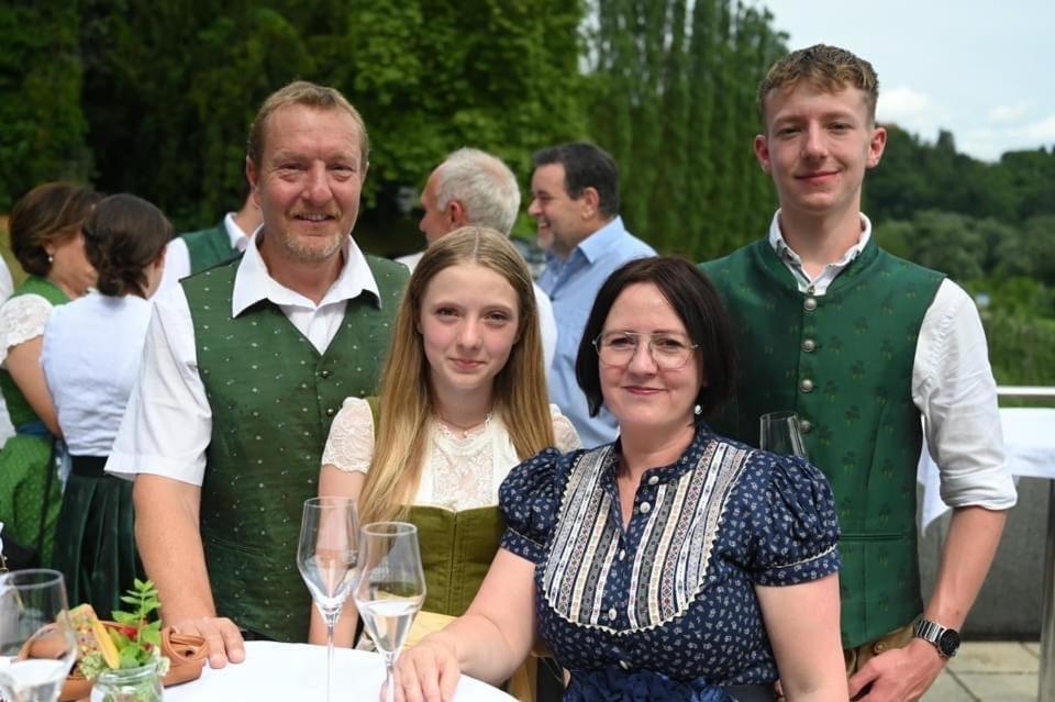 Zweytick Gaestezimmer Weingut Ratsch an der Weinstraße Exterior foto