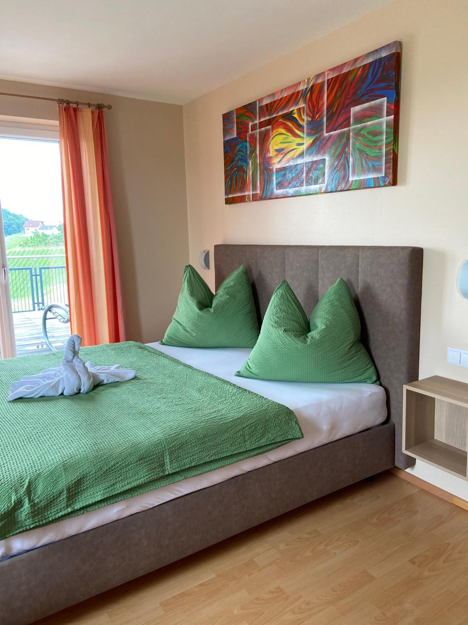 Zweytick Gaestezimmer Weingut Ratsch an der Weinstraße Exterior foto