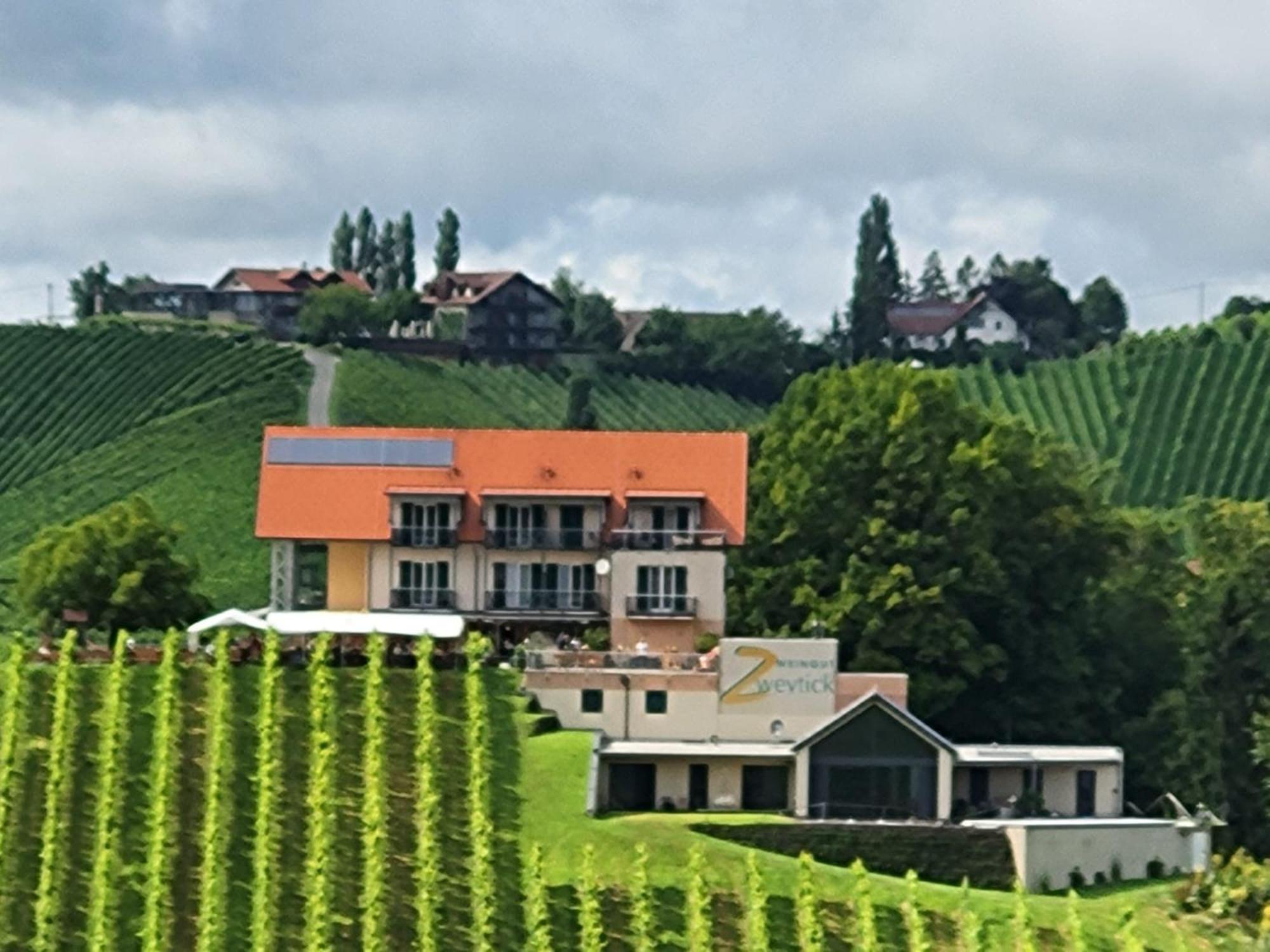 Zweytick Gaestezimmer Weingut Ratsch an der Weinstraße Exterior foto