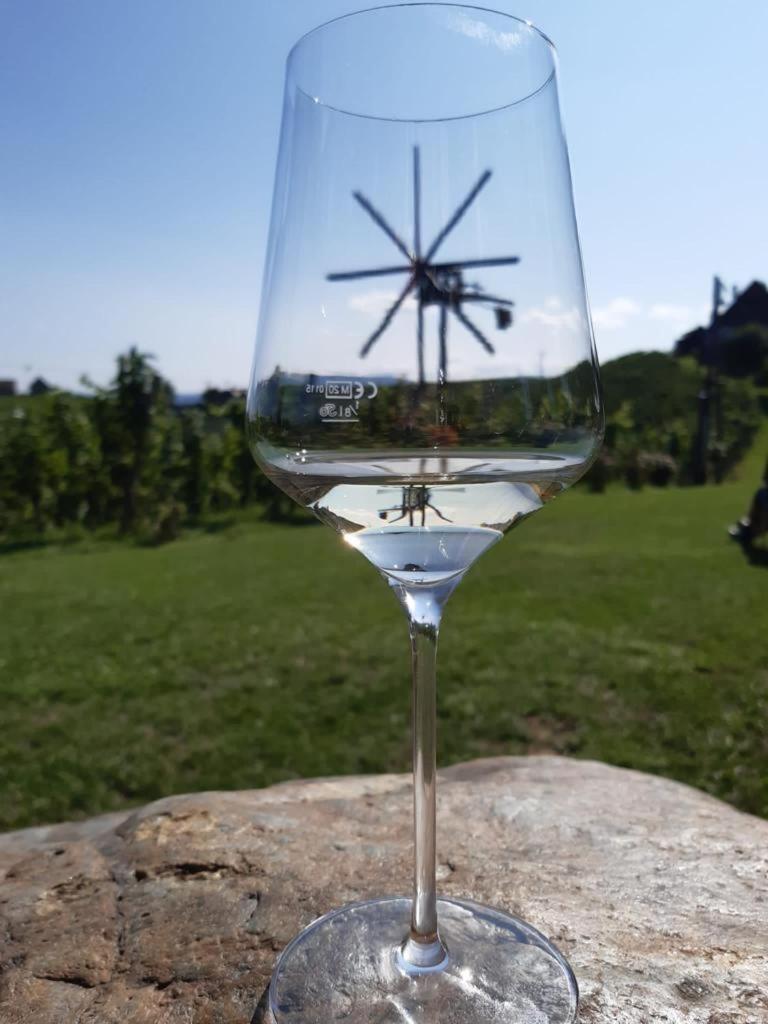 Zweytick Gaestezimmer Weingut Ratsch an der Weinstraße Exterior foto