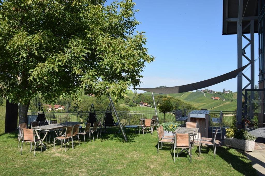 Zweytick Gaestezimmer Weingut Ratsch an der Weinstraße Exterior foto