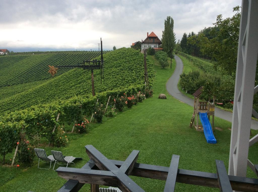 Zweytick Gaestezimmer Weingut Ratsch an der Weinstraße Exterior foto