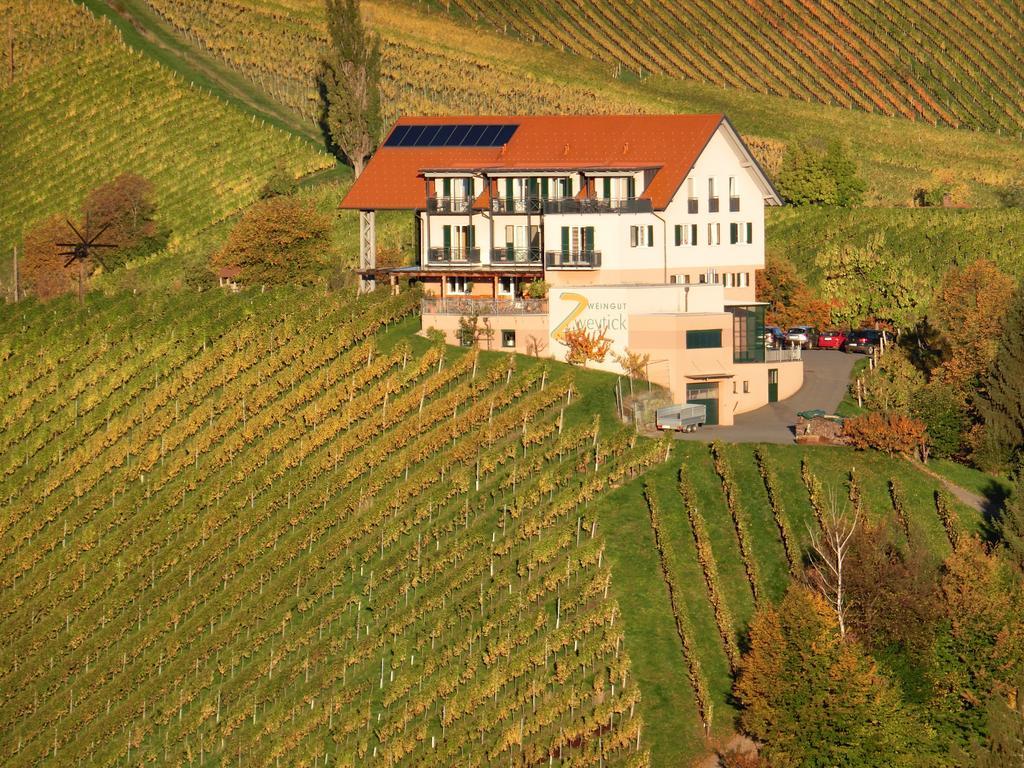 Zweytick Gaestezimmer Weingut Ratsch an der Weinstraße Exterior foto