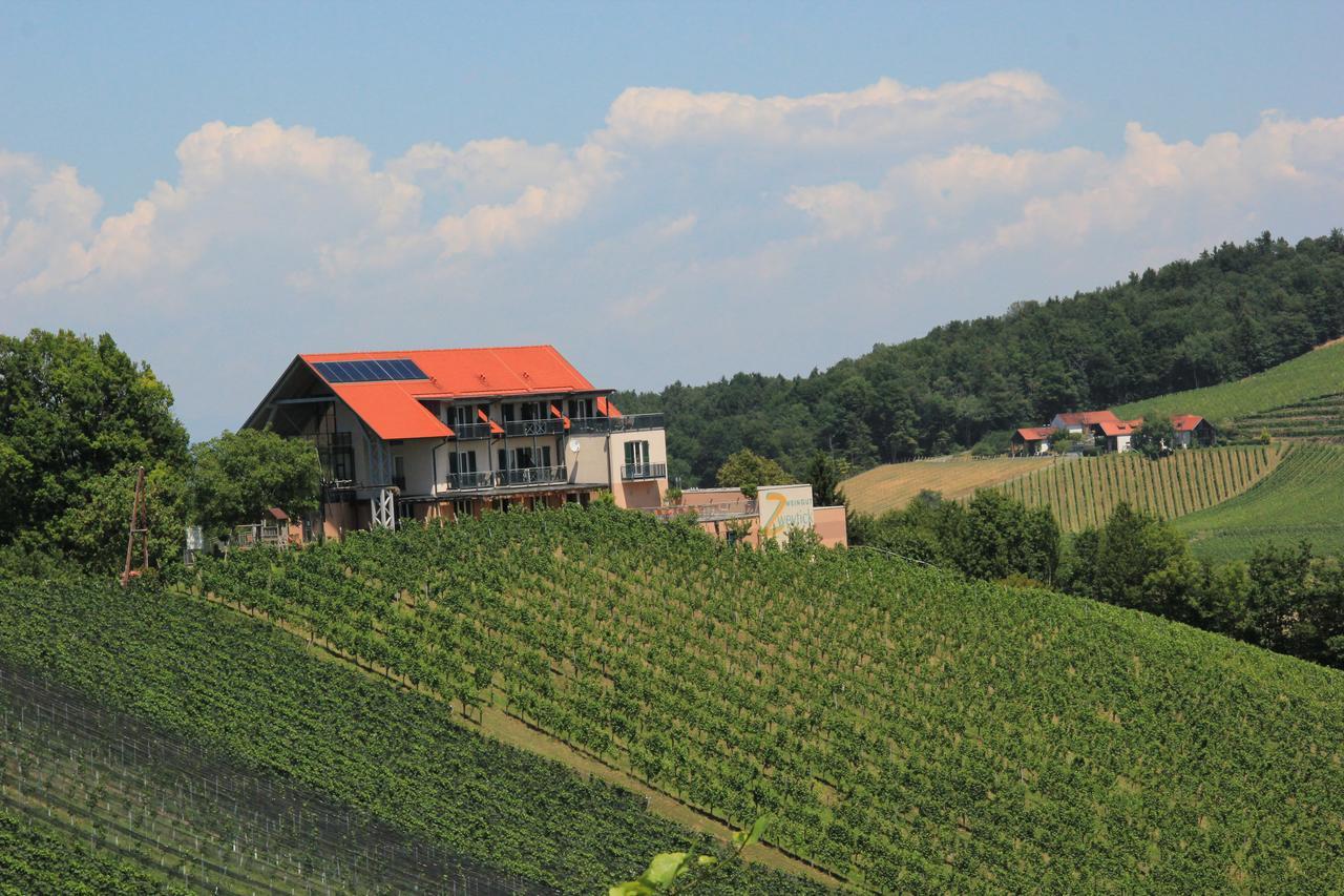 Zweytick Gaestezimmer Weingut Ratsch an der Weinstraße Exterior foto