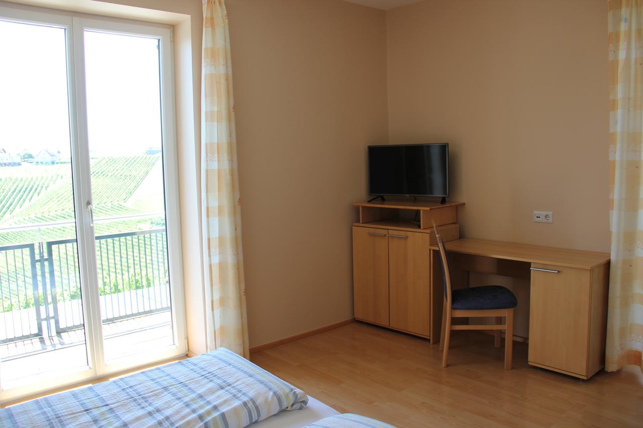 Zweytick Gaestezimmer Weingut Ratsch an der Weinstraße Exterior foto