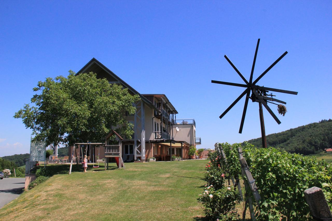Zweytick Gaestezimmer Weingut Ratsch an der Weinstraße Exterior foto